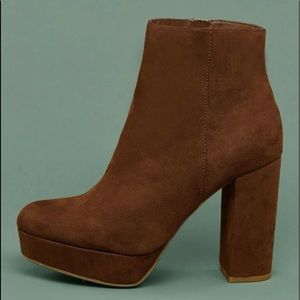 Chunky brown booties